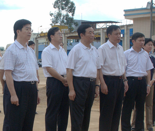 9月8日，中央巡視組組長、十一屆全國人大農(nóng)業(yè)和農(nóng)村委員會副主任委員房鳳友，中央巡視組副組長、副部級巡視專員郭林，中央巡視組副組長、副部級巡視專員謝秀蘭等領(lǐng)導(dǎo)一行8人，到湘桂循環(huán)經(jīng)濟(jì)產(chǎn)業(yè)園對集團(tuán)經(jīng)濟(jì)建設(shè)、黨建等工作情況進(jìn)行檢查指導(dǎo)。自治區(qū)黨委組織部部長周新建，崇左市委副書記、市長黃克，江州區(qū)委書記藍(lán)大煌，湘桂集團(tuán)董事局副主席陳輝，湘桂公司總經(jīng)理朱光彩等陪同考察。